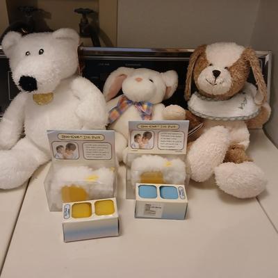 Feel better stuffed animals with two adorable boo-ewe Icepacks for toddlers with extra cubes