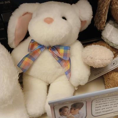 Feel better stuffed animals with two adorable boo-ewe Icepacks for toddlers with extra cubes