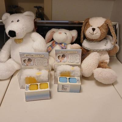 Feel better stuffed animals with two adorable boo-ewe Icepacks for toddlers with extra cubes
