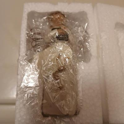 Willow tree and Boyds Bear collectible figures All brand new!