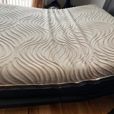 Sealy Hybrid Posturepedic mattress with adjustable base