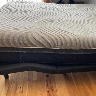 Sealy Hybrid Posturepedic mattress with adjustable base