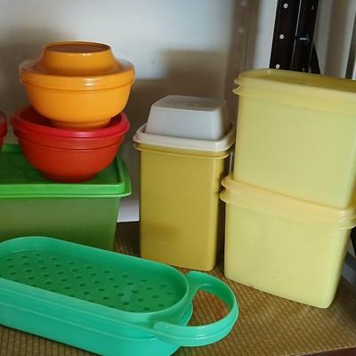 Tupperware Brand food storage containers (1)