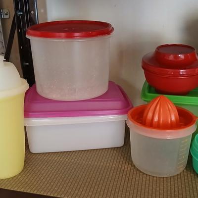 Tupperware Brand food storage containers (1)