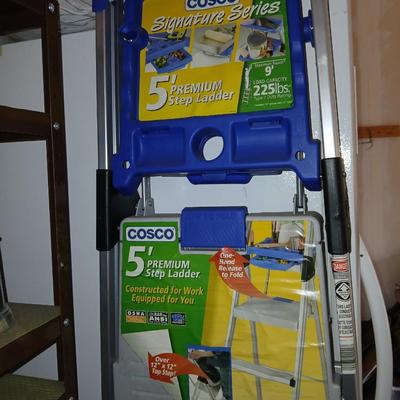 Brand new Cosco 5' folding step ladder Signature series