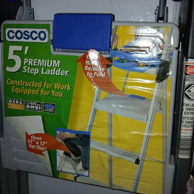 Brand new Cosco 5' folding step ladder Signature series