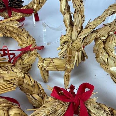 711 Lot of Scandinavian Straw Julbock and Wreaths