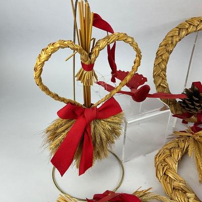711 Lot of Scandinavian Straw Julbock and Wreaths
