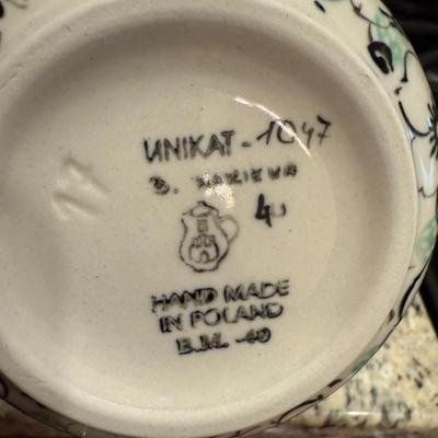 Four pieces of polish pottery, small bowls