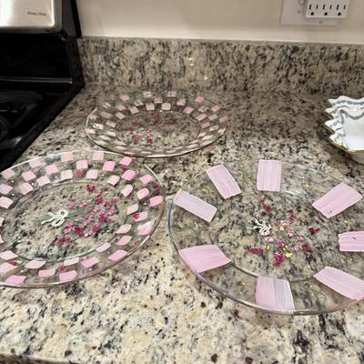 4 hand painted plates and 4 silver square plates