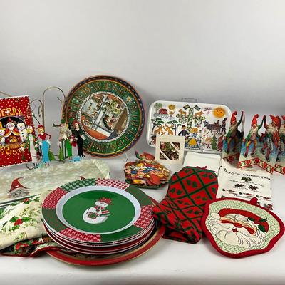 717 Vintage Swedish Merry Christmas Melamine Tray & Linen Lot