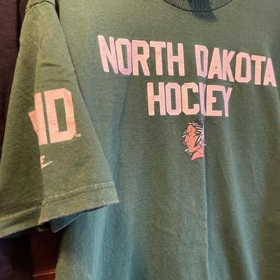 UND & North Stars t shirts