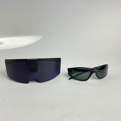 725 Pair Of Oakley Sunglasses With Case