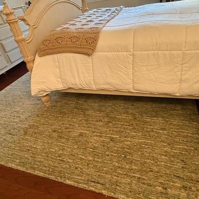 Decorative Concepts green colored rug, 100% wool
