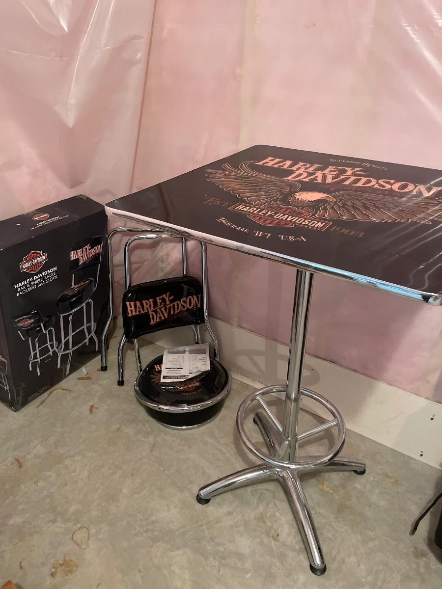 Harley bar table and 2 barstools w/backs