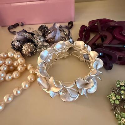 Lot of jewelry