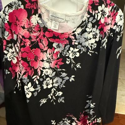 Two XL pieces of clothing, sweater and top