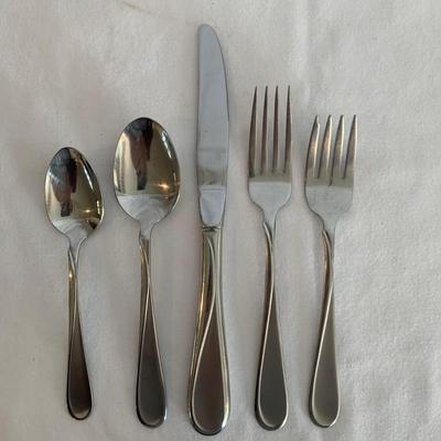 Oneida Cutlery Set & Variety of Utensils (K-HS)