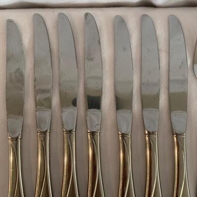 Oneida Cutlery Set & Variety of Utensils (K-HS)