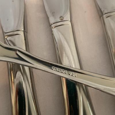 Oneida Cutlery Set & Variety of Utensils (K-HS)