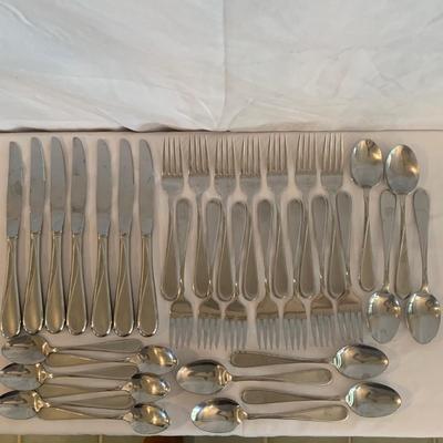 Oneida Cutlery Set & Variety of Utensils (K-HS)