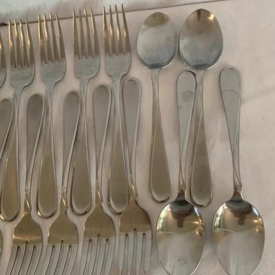 Oneida Cutlery Set & Variety of Utensils (K-HS)