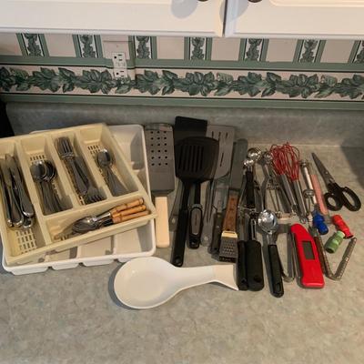 Oneida Cutlery Set & Variety of Utensils (K-HS)