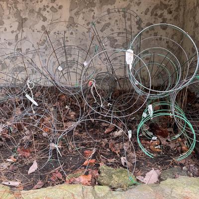 Several Tomato Cages (BY-DZ)