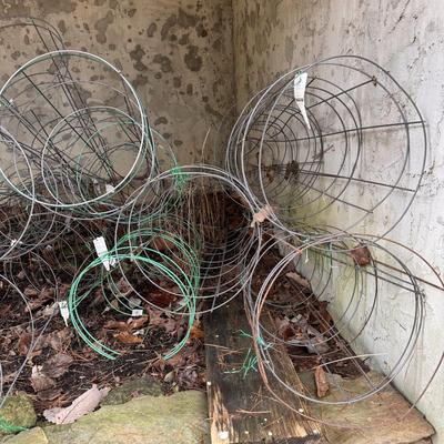 Several Tomato Cages (BY-DZ)