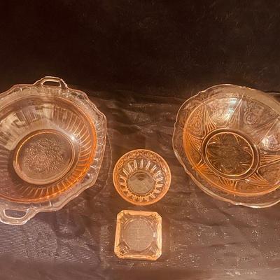 2 PINK DEPRESSION GLASS SERVING BOWLS, ASHTRAY AND CONDIMENT BOWL