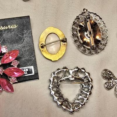 Lot of 6 Brooches/pins