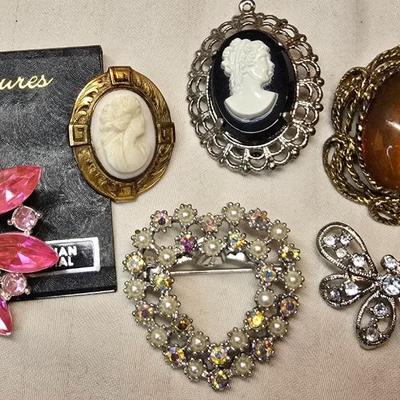 Lot of 6 Brooches/pins