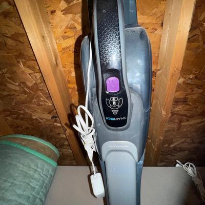 464 Pair Of Black and Decker Cordless Vacuums