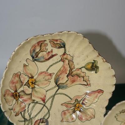 RARE PAULINE POTTERY OF EDGERTON, WI 1890 BERRY SET OF SIX-SIDED BOWL FLUTED BERRY SET