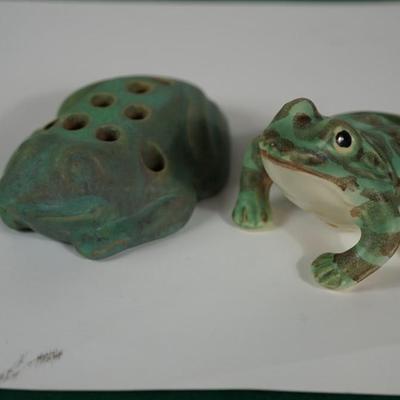 VINTAGE CERAMIC POTTERY FROGS ROSEVILLE & BRUSH MCCOY POTTERY