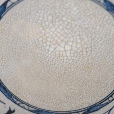EARLY DEDHAM POTTERY PLATE OF 8 1/2" RABBIT PATTERN