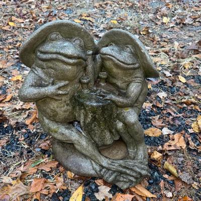 477 Pair of Frogs Having Cocktails Concrete Garden/Yard Decor