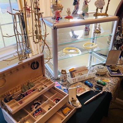 Lot 2: Jewelry Counter Selection