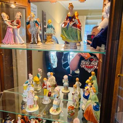Lot 5: Curio Cabinet & Figurines