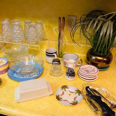 Lot 10: Kitchen Selection