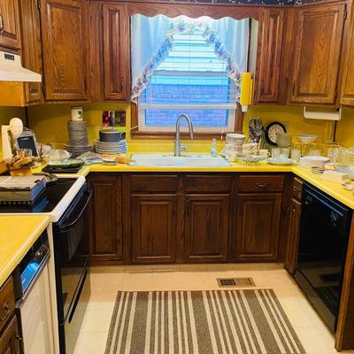 Lot 10: Kitchen Selection