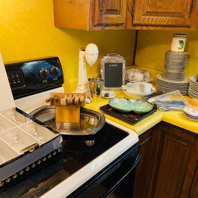 Lot 10: Kitchen Selection