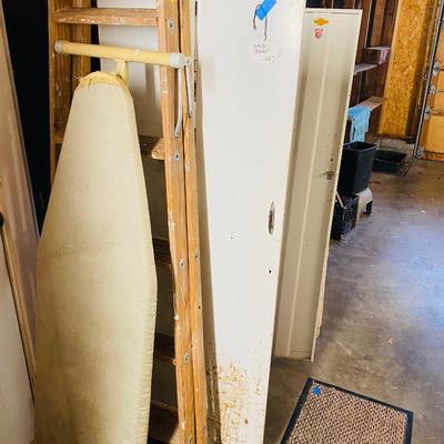 Lot 13: Garage Selection