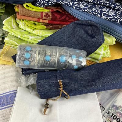 531 Large Lot of New and Gently Used Caskata Linens with Williams Sonoma & Hen House