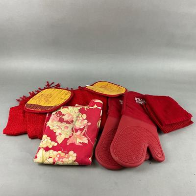 532 Lot of Red Williams Sonoma Oven Mitts, Apron , Pot Holders