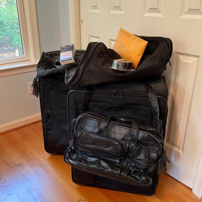 551 Large TUMI Luggage Lot