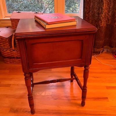 566 Antique Westinghouse Sewing Machine & Stand with Books and Chair