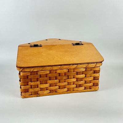 567 Vintage Amish Handmade Corner Basket with Lid by Bonnie & Elizabeth Gingerich