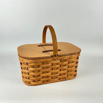 569 Vintage Handmade Lidded Amish Carrying Basket by Gingrich