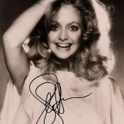 Goldie Hawn signed photo 